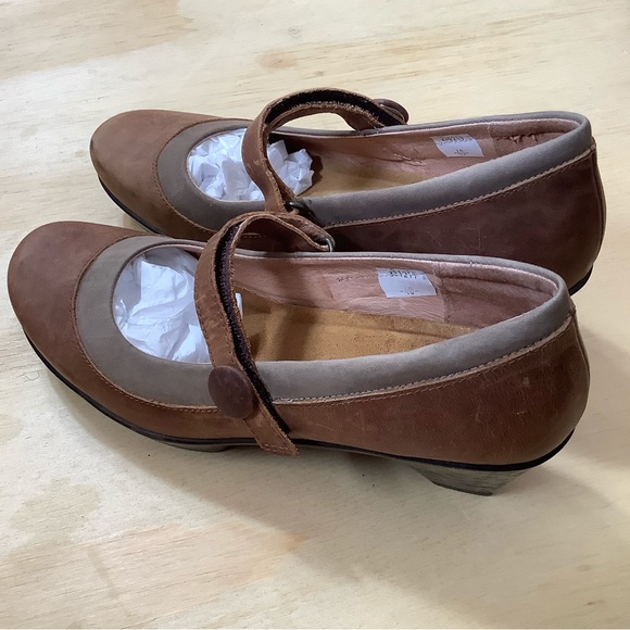Naot Shoes Womens 40 (9) Mary Jane Brown Suede Leather Hook & Loop Comfort - Picture 2 of 12